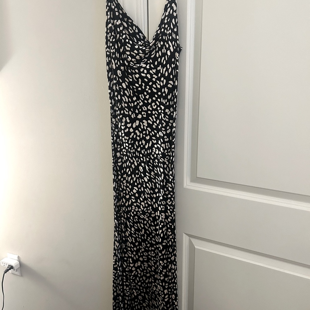 Black and white reform fitting silk dress